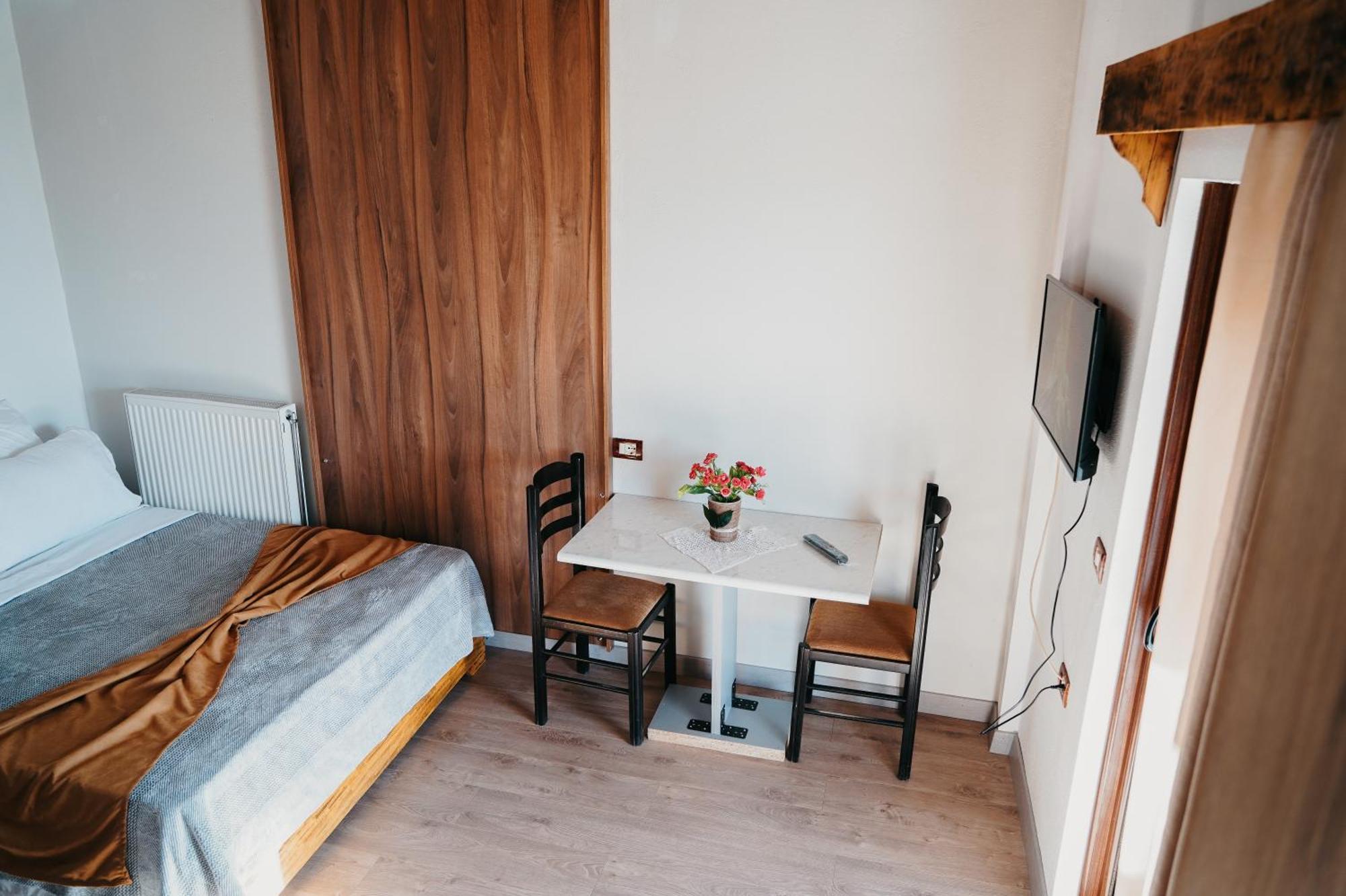 Bujtina Anlu Hotell Nepravishte Exteriör bild