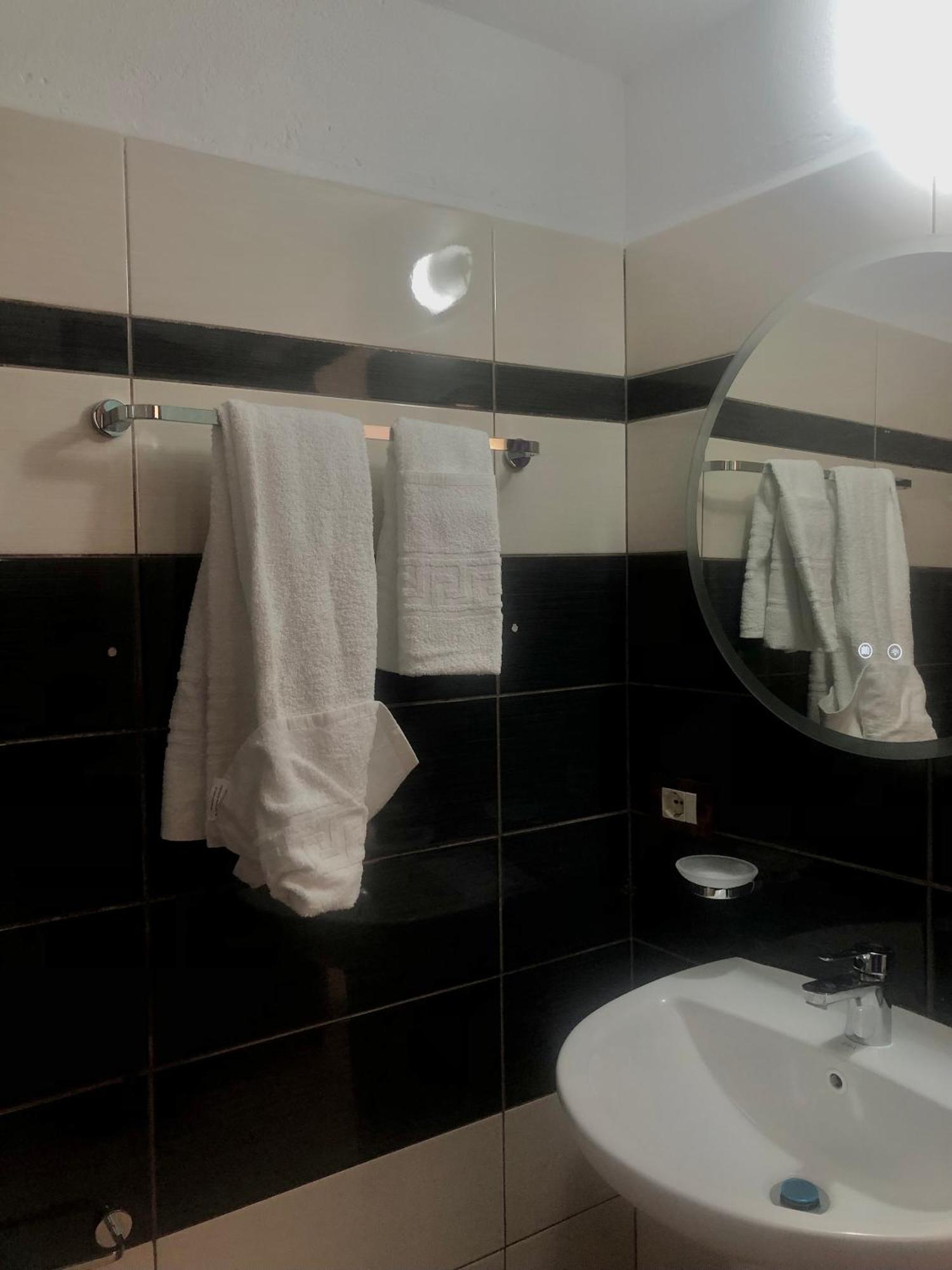 Bujtina Anlu Hotell Nepravishte Exteriör bild