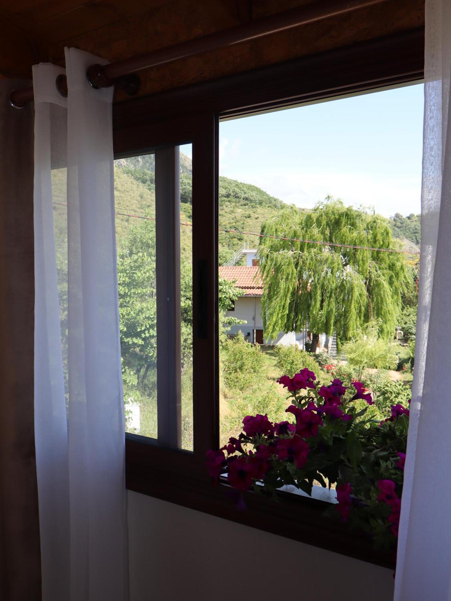 Bujtina Anlu Hotell Nepravishte Exteriör bild